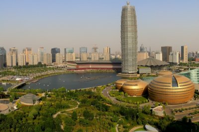 ​郑州客运东站落地郑东白沙组团，占地5.1公顷，紧邻郑州地铁8号线