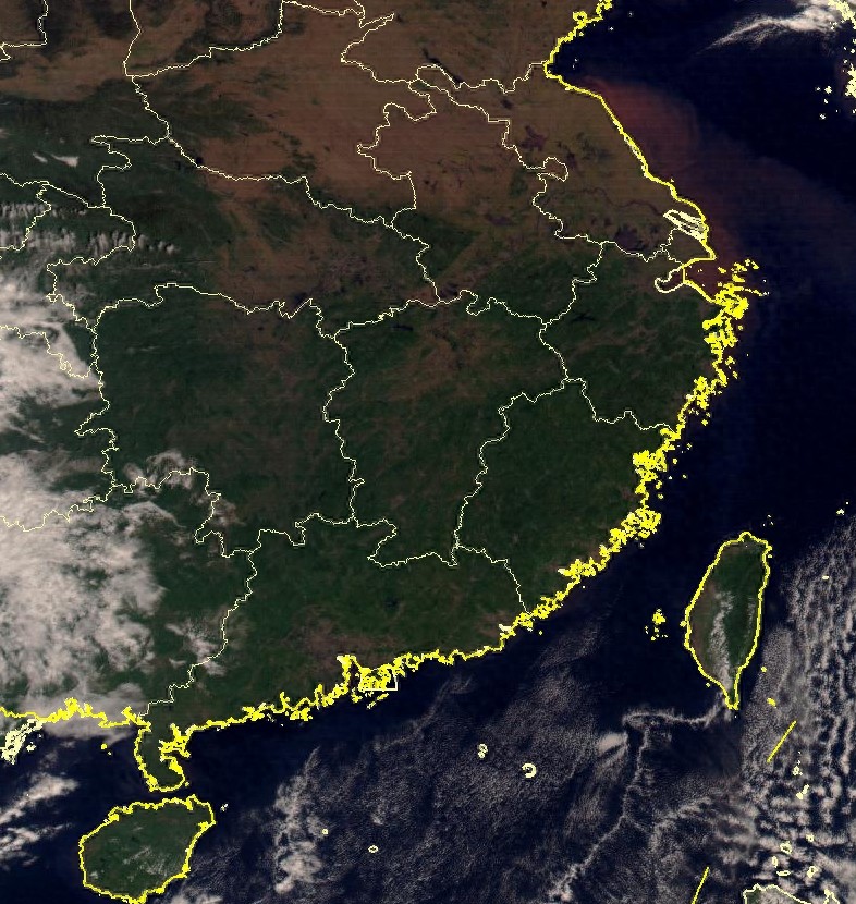 高清卫星云图看地球：巨大气旋盘踞东北，超强台风玉兔肆虐海上