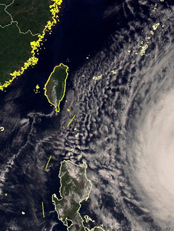 高清卫星云图看地球：巨大气旋盘踞东北，超强台风玉兔肆虐海上