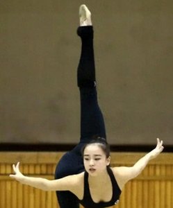 ​38公斤的“人间芭比”！曾公开示爱宁泽涛！身材吊打95后小花