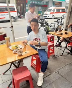 ​54岁广东名嘴阮星航：与胡向真黄金搭档，低调结婚生子，家庭美满