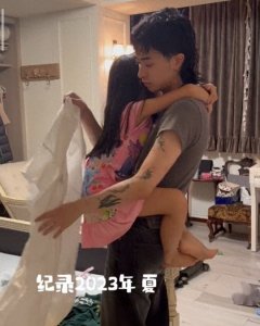 ​基因真强大！伊能静儿童节晒8岁女儿米粒，身高直逼秦昊！