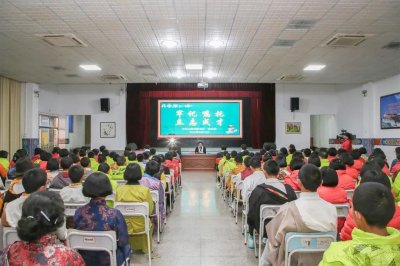 ​牢记嘱托，立志成才！市领导为列东中学西藏班学生上开学第一课