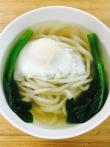 ​只要学会这一招，你也可以做出一碗一根面的长寿面，赶快试试吧！