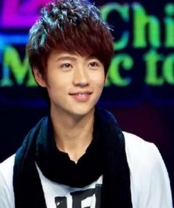 ​让你帅到没朋友的男士烫发发型