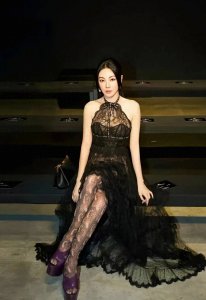 ​张雨绮蕾丝透视裙照片曝出性感身材，宅男狂呼根本受不了