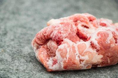 ​冰箱里的肉，冻多久就不能吃了？超过这个期限，就算再贵也要扔掉