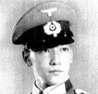 ​蒋玮国：非蒋介石亲生，却享尽偏爱，81岁离世后留下巨额债务