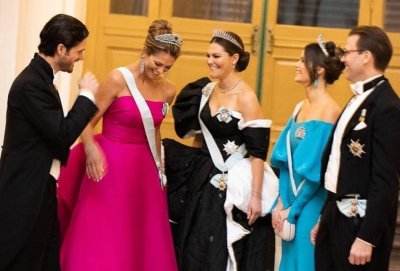 ​瑞典王室晚宴时刻：索菲亚王妃蓝色礼服惊艳！比王储和公主更美？