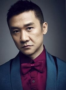 ​黄志忠：功成名就后狠心抛弃13年原配，转身示爱柯蓝，说妻子强势