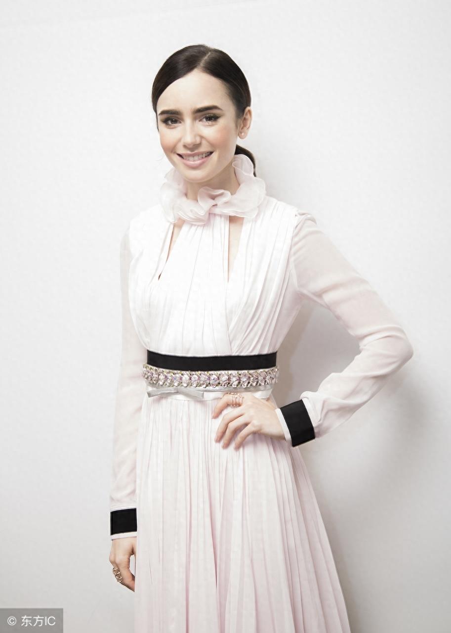 莉莉·柯林斯（Lily Collins）