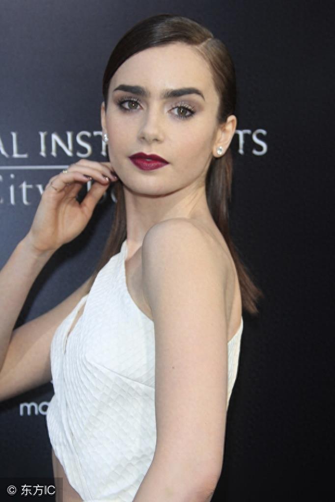 莉莉·柯林斯（Lily Collins）