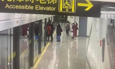 ​上海地铁15号线屏蔽门夹人还能启动这是无人驾驶系统惹的祸吗