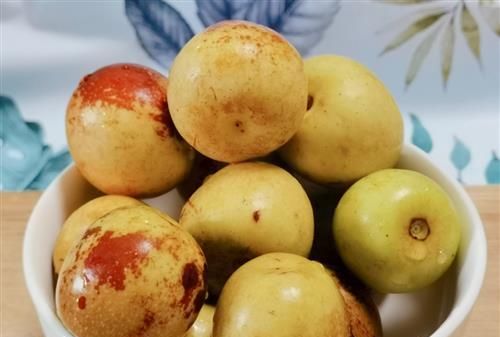 良品铺子的脆冬枣是油炸的吗