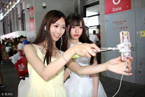 围观网络女主播：原来她们就是这个样子……