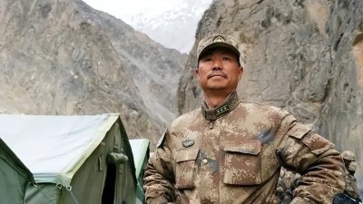 ​“英雄团长”祁发宝履历一览