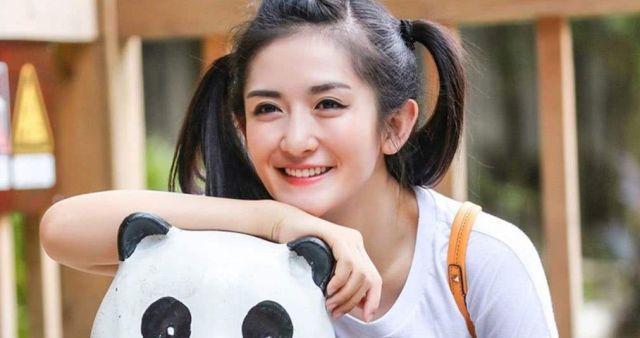 何炅最宠的三个女人，谢娜火了，赵丽颖火了，为何唯独她没有火