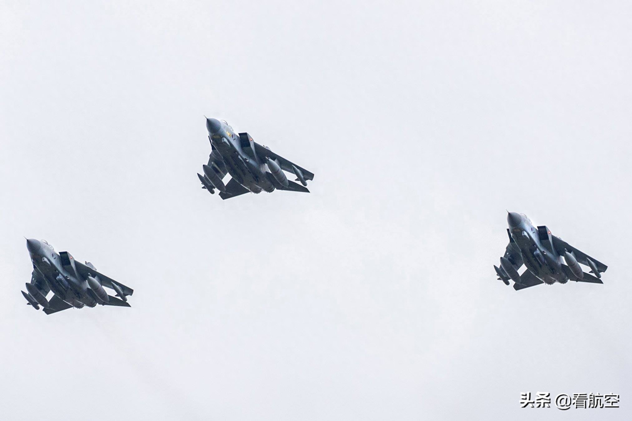 英国皇家空军“狂风”战机退役 退役前来场告别仪式