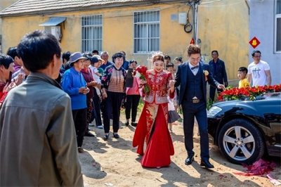 ​“亲家”不是“亲戚”，把亲家当亲戚就错了，这关乎子女的幸福