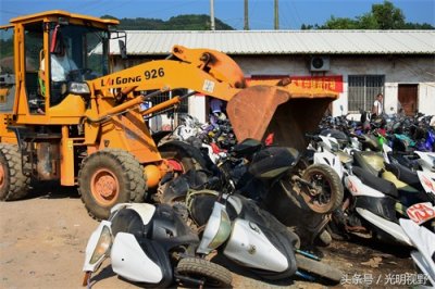 ​江西会昌：集中销毁130多辆“鬼火”改装拼装摩托车