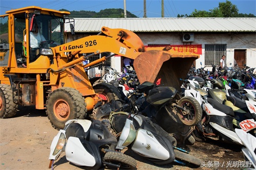 江西会昌：集中销毁130多辆“鬼火”改装拼装摩托车