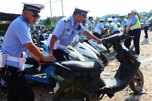 江西会昌：集中销毁130多辆“鬼火”改装拼装摩托车