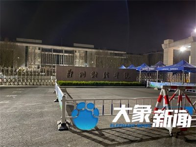 ​郑州财经学院回应网传砍人事件：该大二学生系自残，抢救无效死亡