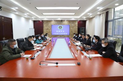 ​深夜两男子为一根木材大打出手，结果：一人受伤一人受制裁