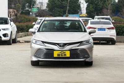 ​2019款凯美瑞：外观时尚，空间大，指导价17.98万起