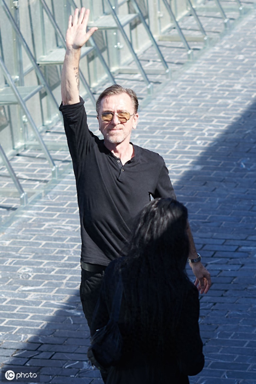 蒂姆·罗斯参加了《名字之歌》的拍摄，曾凭借《海上钢琴师》出名