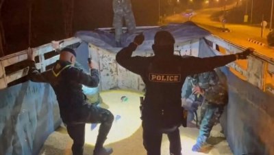 ​8名缅甸人奇葩偷渡方式曝光，邻国当局当场逮捕！