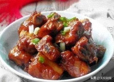 ​红烧排骨的家常做法，这样做排骨酥烂，色泽金红