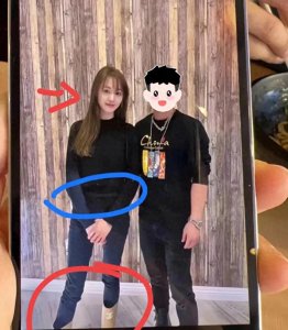 ​郑爽最新露面！染黄发，小肚腩，穿8W名牌鞋，拍广告照片疑泄露！