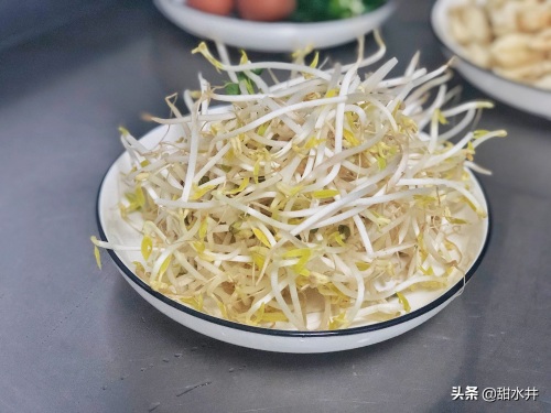 劲道可口美味无比的家常焖饼，味道堪比小吃店，新手也很容易上手