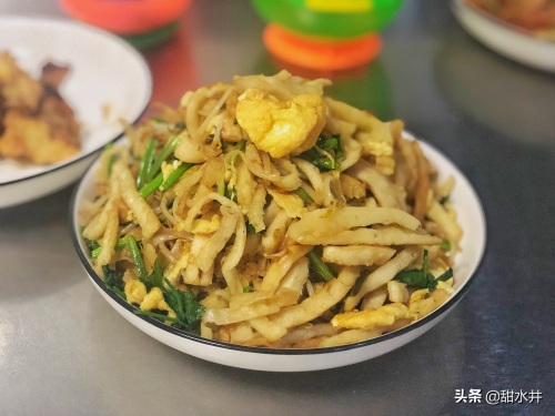 劲道可口美味无比的家常焖饼，味道堪比小吃店，新手也很容易上手