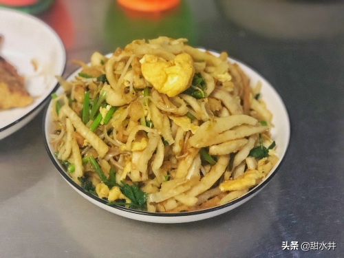 劲道可口美味无比的家常焖饼，味道堪比小吃店，新手也很容易上手