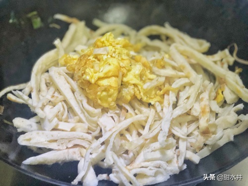 劲道可口美味无比的家常焖饼，味道堪比小吃店，新手也很容易上手