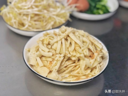 劲道可口美味无比的家常焖饼，味道堪比小吃店，新手也很容易上手