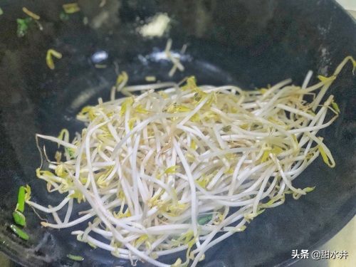 劲道可口美味无比的家常焖饼，味道堪比小吃店，新手也很容易上手