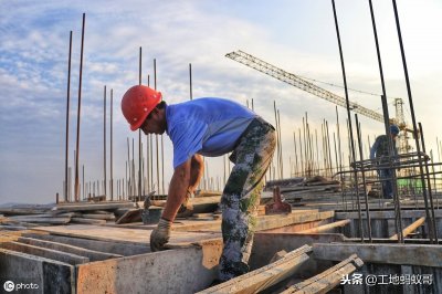​建筑工地用工荒已开始，很多农民工转行，建筑工人目前薪资太低？