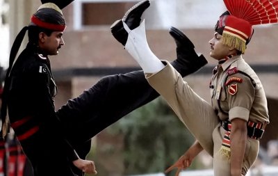 ​紧张局势升级：印度与巴基斯坦发生军事冲突，中国边境陷入危机