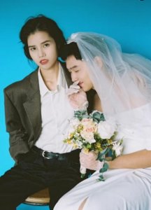 ​阿油和油嫂的爱情真是羡慕了，他们的情侣装超美啊，甜甜的恋爱