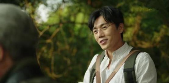 万茜和江疏影资源不多全活不起来，这对难红姐妹花的问题究竟在哪