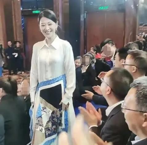 41岁梅婷近照曝光（45岁梅婷近照太美）(2)