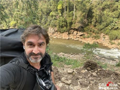 人与自然的关系英语作文(人与自然的关系主要表现为)-第1张图片-