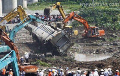 ​温州高铁追尾事件 为什么要埋掉(就地掩埋车头的原因)