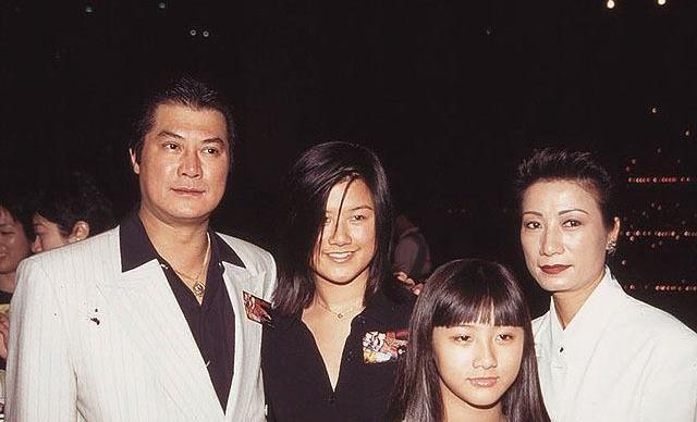 邓光荣32岁女儿大婚，生前一众好友前来祝贺，老戏骨同框实属难得