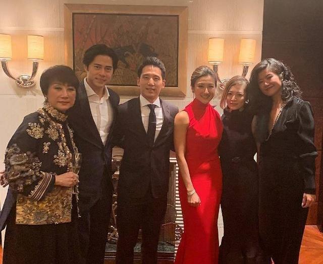 邓光荣32岁女儿大婚，生前一众好友前来祝贺，老戏骨同框实属难得