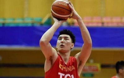 ​中国男篮主帅李楠是不是“排挤”新疆男篮队员可兰白克？为什么？