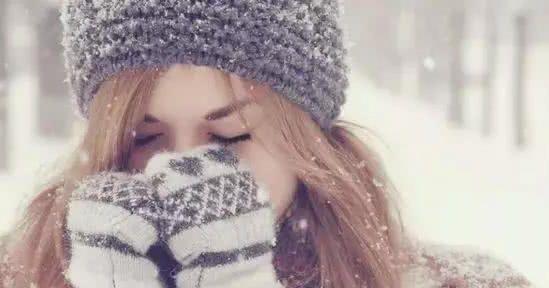 为什么被冻死的人会在临死前脱衣服？冷了不是应该多穿衣服吗？